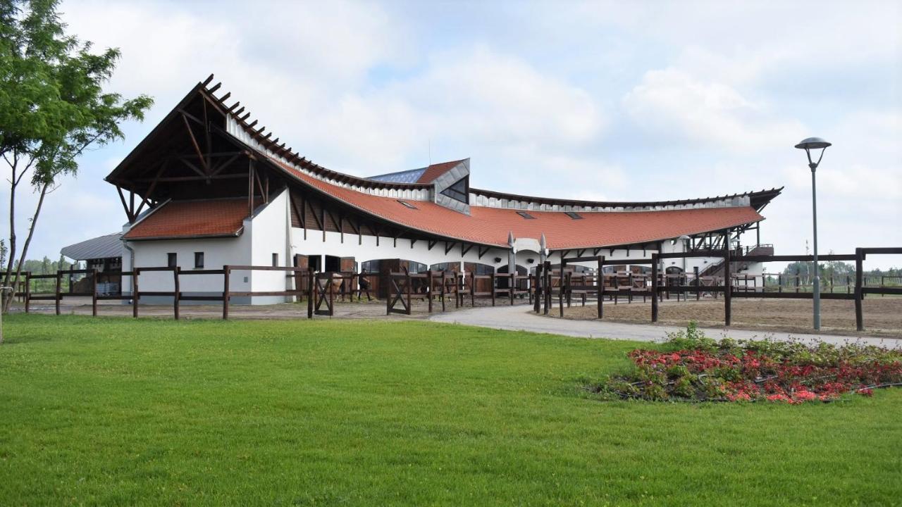 Club Tisza Hotel